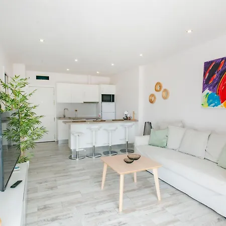 Daire Paraiso Del Sur 2-bedroom Luxury Suite, Sea & Mountain Views *