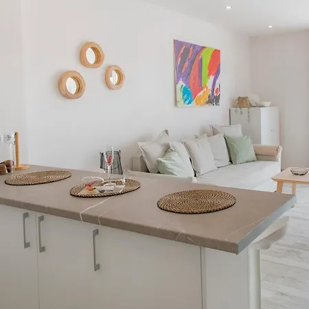 Daire Paraiso Del Sur 2-bedroom Luxury Suite, Sea & Mountain Views